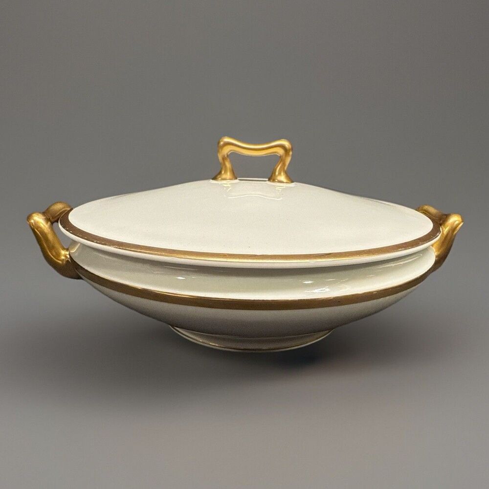 Bavaria baronial round White w gold Covered Vegetable Bowl Casserole dish 8”